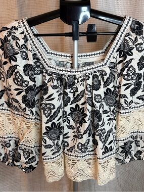 Christian Siriano Black & Cream Floral Lace-Trim Peasant Top
